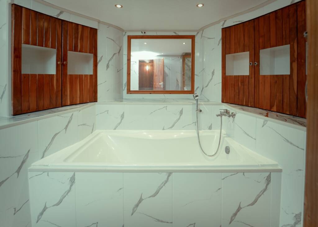 Master Suite Bathroom(1) Large