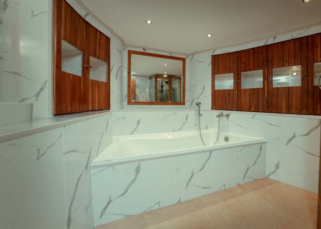 Master Suite Bathroom(2) Large