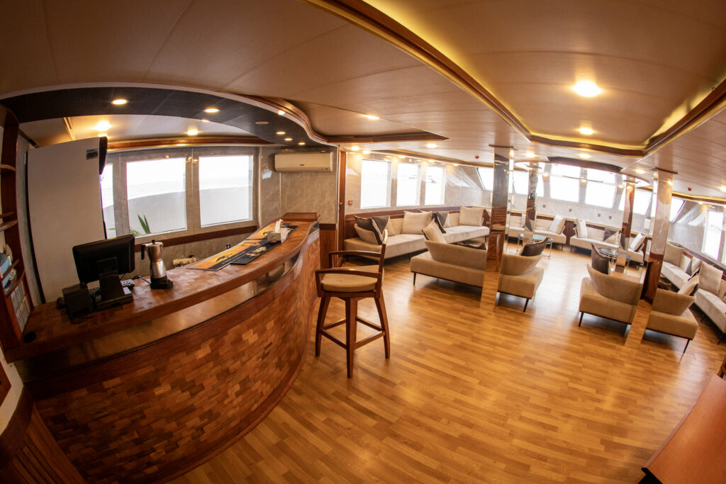 SeaRose II Bar and lounge